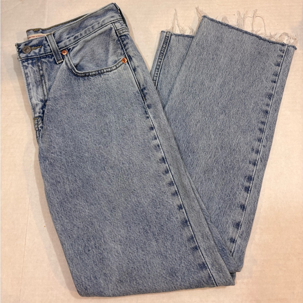 Levi’s women’s low pro straight denim jeans size 25